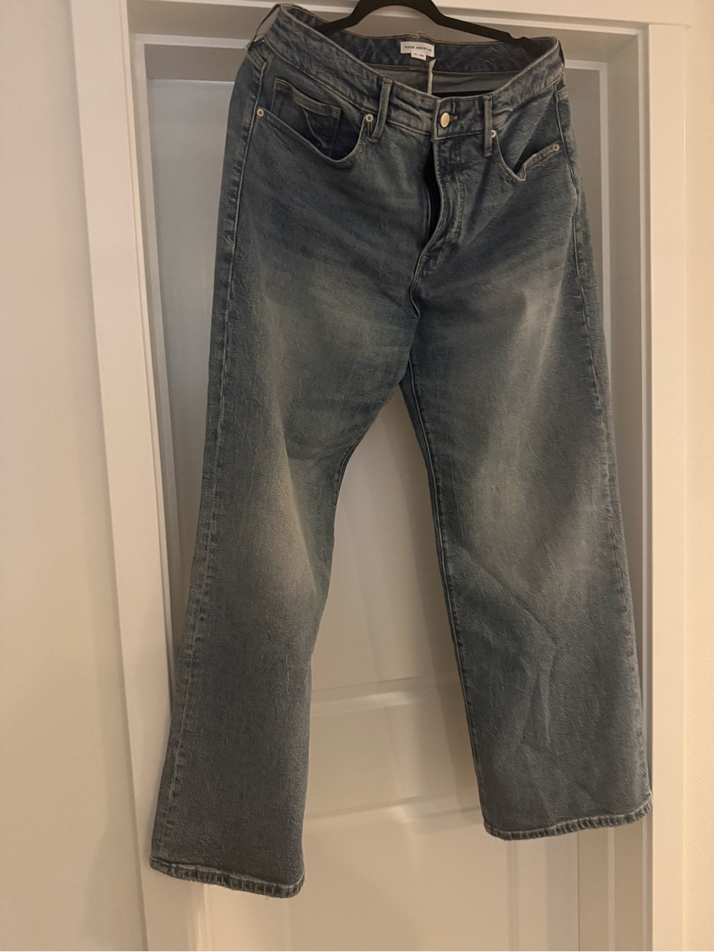 Good American Women’s Light Blue Wash Jeans - Picture 4 of 5